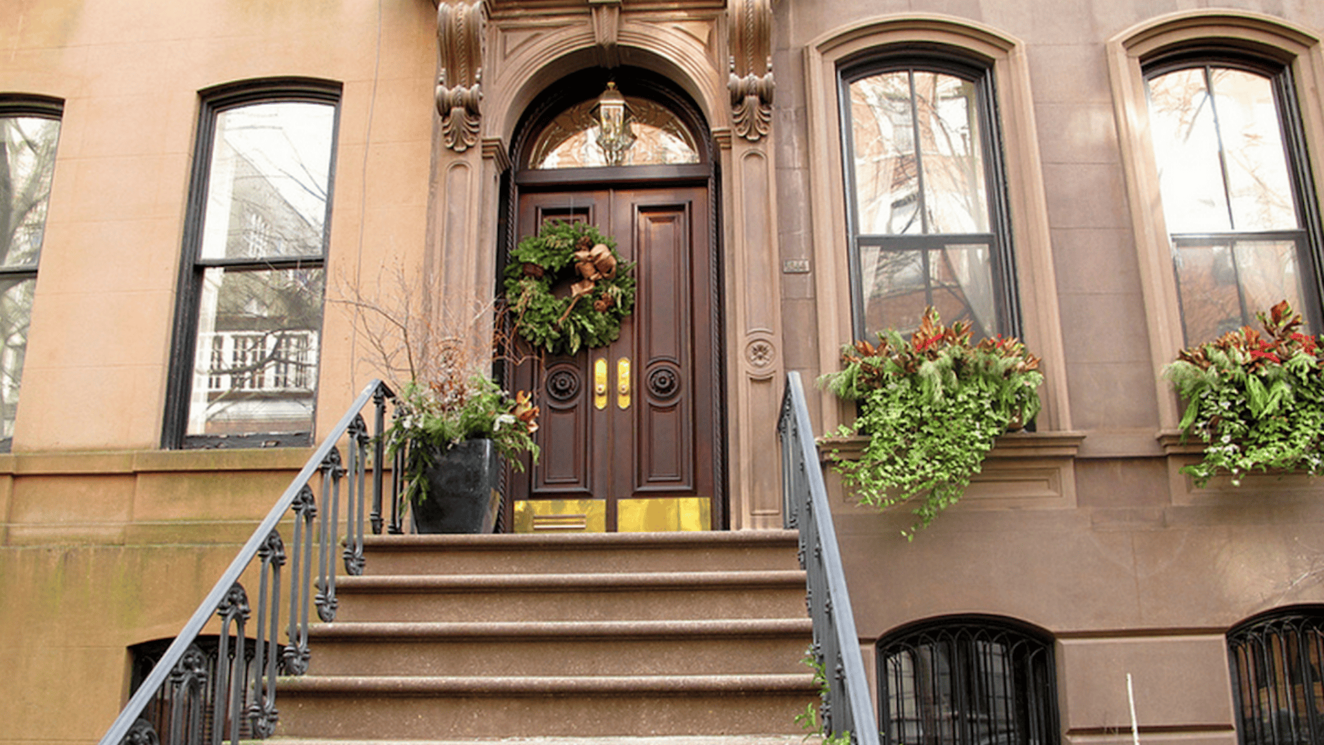 carrie bradshaw apartment